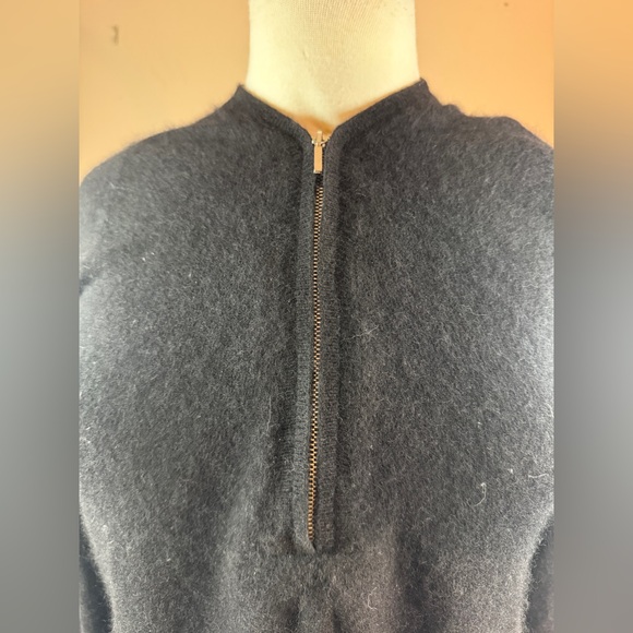 Cashmere Tunic, Black, with 1/4 zip Neck and Side Zip Pockets. Equivalent to XL. - Picture 9 of 13